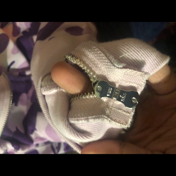 Bape - Picture 5 of 7